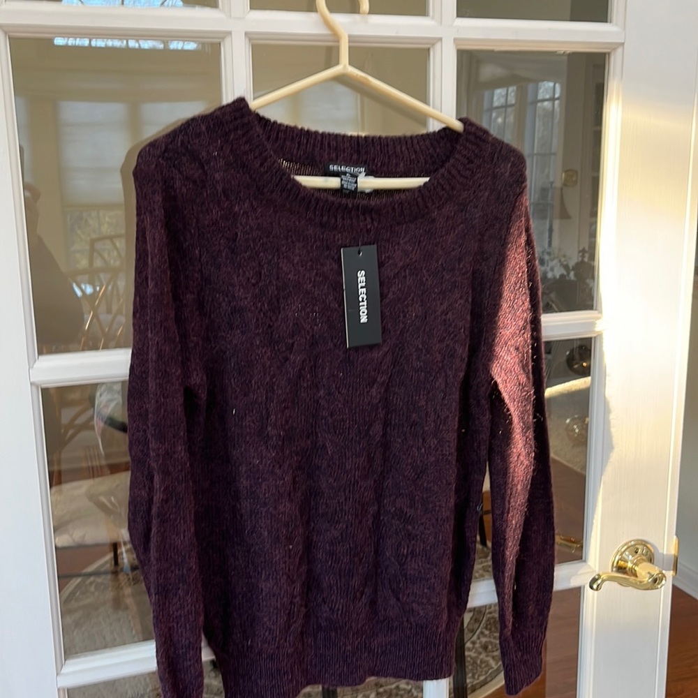Ladies long sleeve crew neck sweater brand new with tags